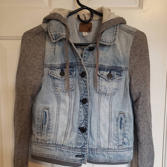 American Eagle Outfitters small jean jacket and sweater. - Picture 2 of 4